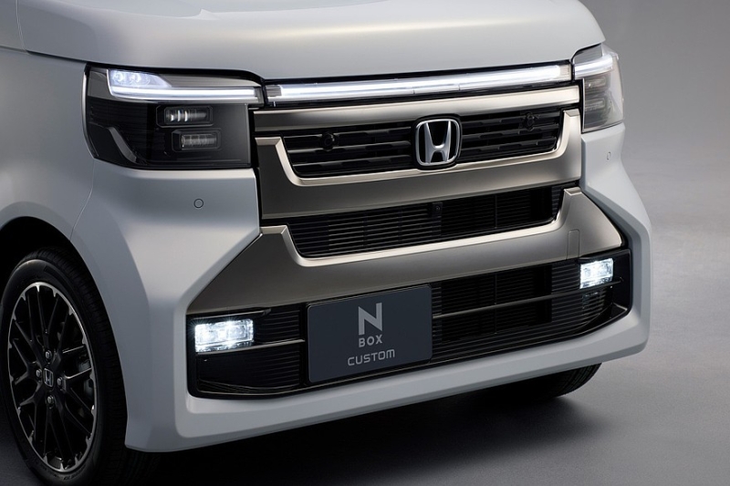 Honda N-Box: больше агрессии для молодёжного Custom, почерневший «кроссовер» и кое-что ещё