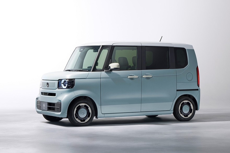 Honda N-Box: больше агрессии для молодёжного Custom, почерневший «кроссовер» и кое-что ещё