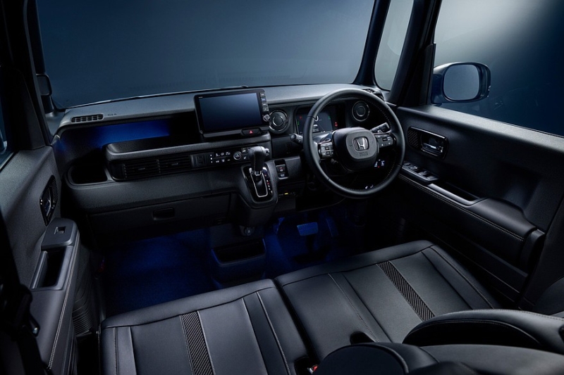 Honda N-Box: больше агрессии для молодёжного Custom, почерневший «кроссовер» и кое-что ещё