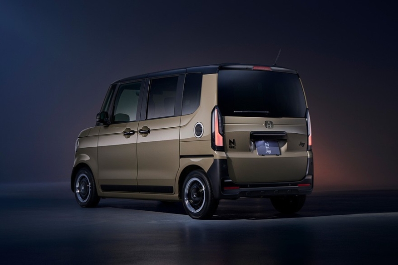 Honda N-Box: больше агрессии для молодёжного Custom, почерневший «кроссовер» и кое-что ещё