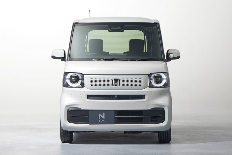 Honda N-Box: больше агрессии для молодёжного Custom, почерневший «кроссовер» и кое-что ещё