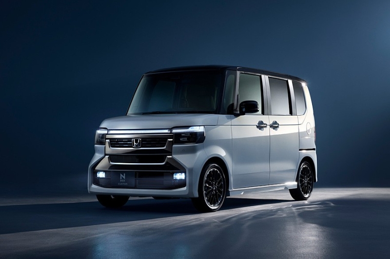 Honda N-Box: больше агрессии для молодёжного Custom, почерневший «кроссовер» и кое-что ещё