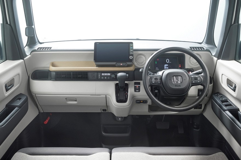 Honda N-Box: больше агрессии для молодёжного Custom, почерневший «кроссовер» и кое-что ещё