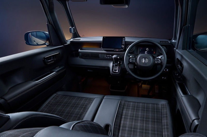 Honda N-Box: больше агрессии для молодёжного Custom, почерневший «кроссовер» и кое-что ещё