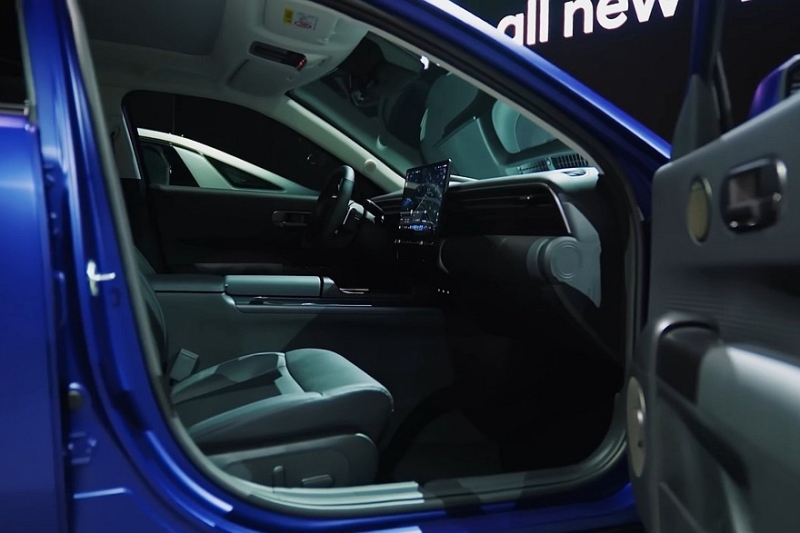 Седан Hyundai Elantra нового поколения с крутым дизайном показали живьём