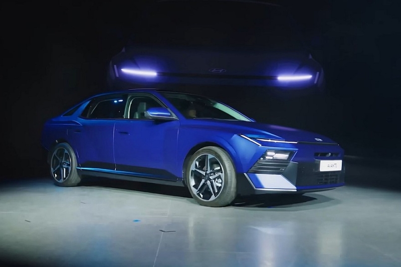 Седан Hyundai Elantra нового поколения с крутым дизайном показали живьём
