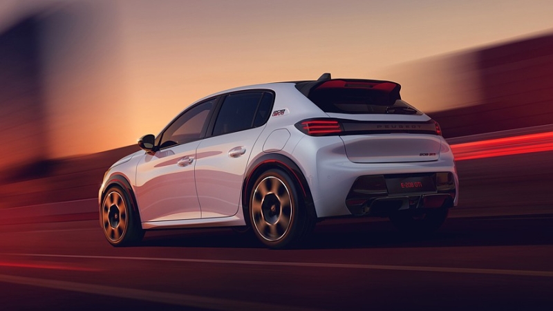 Серийный хот-хэтч Peugeot E-208 GTi: раскрыты внешность и салон