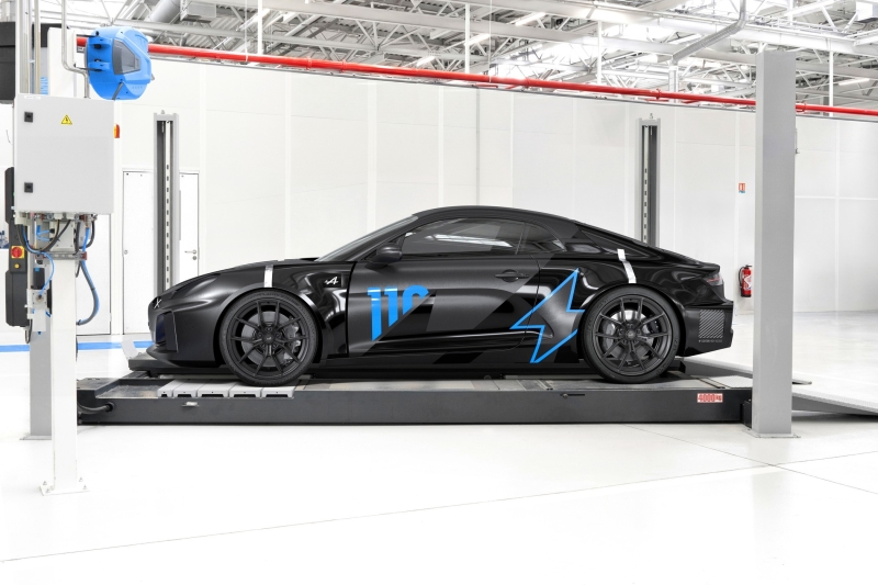 Бензиновый Alpine A110 снят с производства, на смену идёт преемник на новой платформе