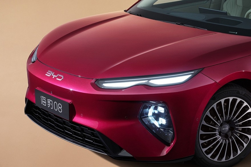 Флагманский седан BYD Seal 08 предложен с несколькими вариантами техники, есть полный привод