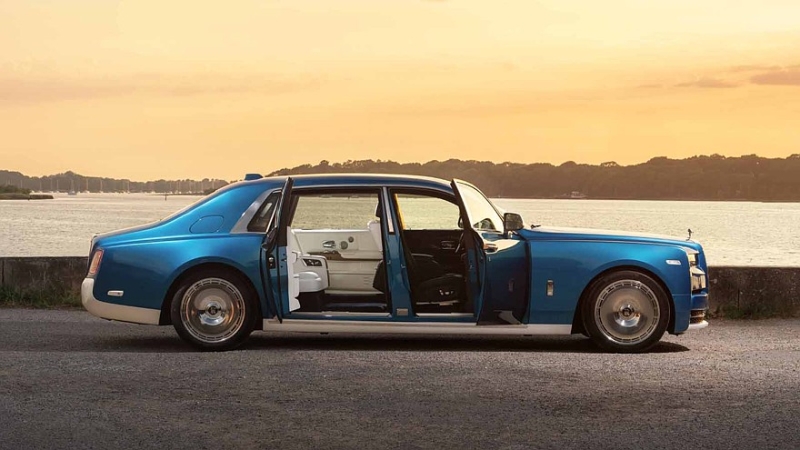Rolls-Royce подготовил «сухопутную яхту»: представлен Phantom Regatta