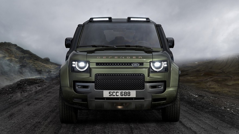 Внедорожник Land Rover Defender получил пересмотренную моторную гамму