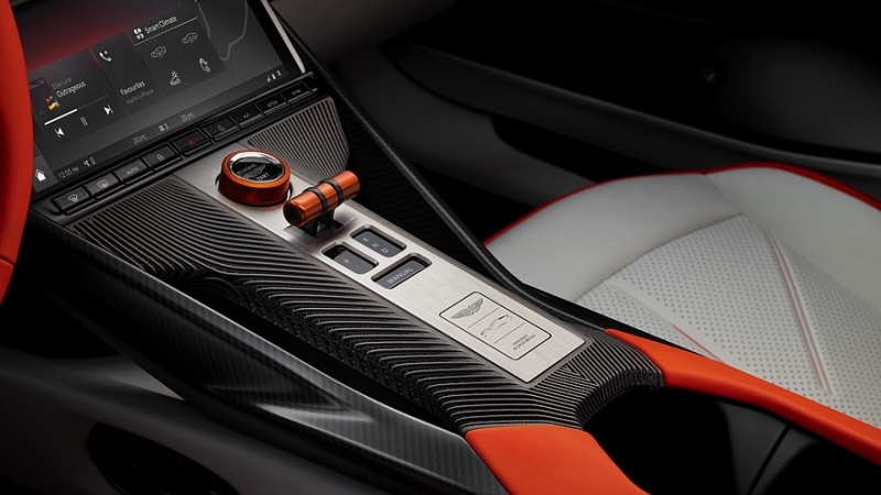 Aston Martin Valen оказался слегка мощнее и динамичнее &laquo;донорского&raquo; Vanquish