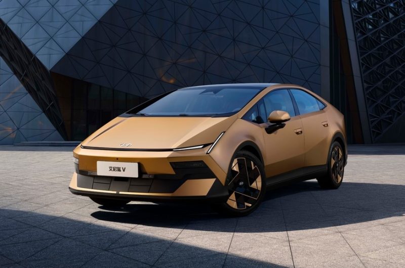 Эффектный седан Hyundai Ioniq V готовится к старту продаж
