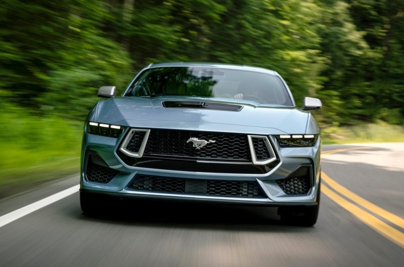 Ford показал четырёхдверный Mustang дилерам: он будет стоить менее 40 000 долларов