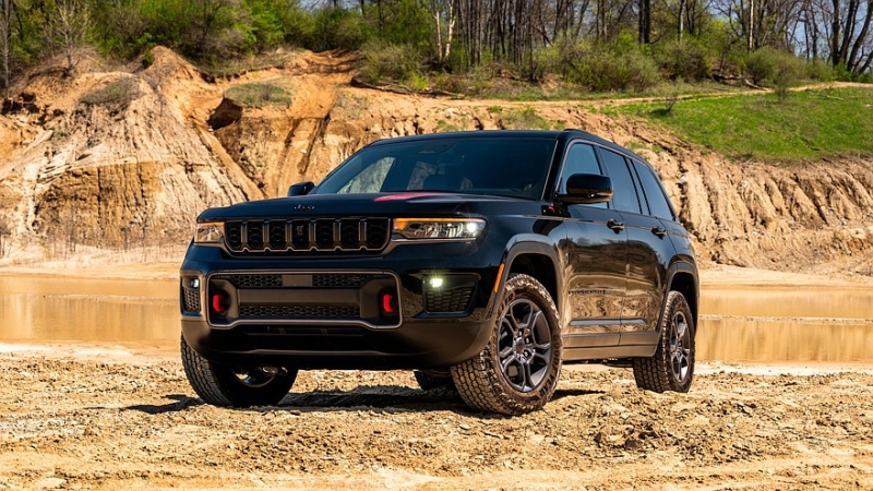 Jeep Grand Cherokee получил несколько обновок и слегка подорожал