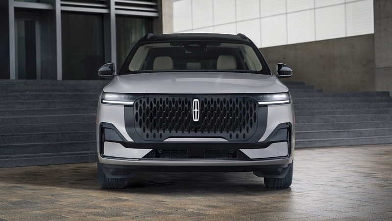 Обновлённый кроссовер Lincoln Nautilus: разное оформление &laquo;лица&raquo;, техника прежняя