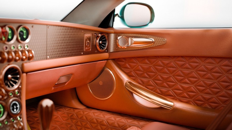 Spyker C8 Preliator XXV Coupe: узнаваемый дизайн, золотая отделка, мощный V8 и МКП