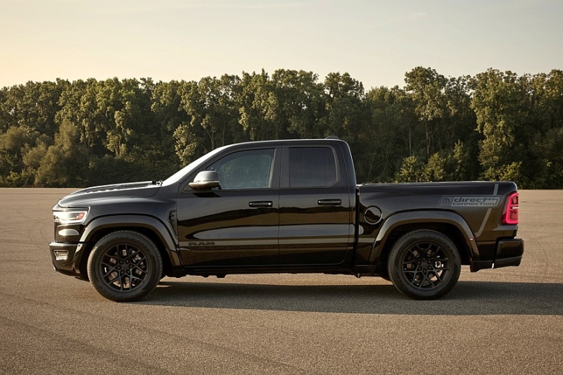 Заводской тюнинг для Ram 1500 Rumble Bee: большие &laquo;мясорубки&raquo;, подвеска, выхлоп, декор