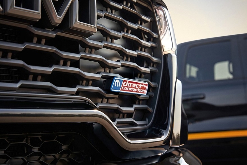 Заводской тюнинг для Ram 1500 Rumble Bee: большие &laquo;мясорубки&raquo;, подвеска, выхлоп, декор