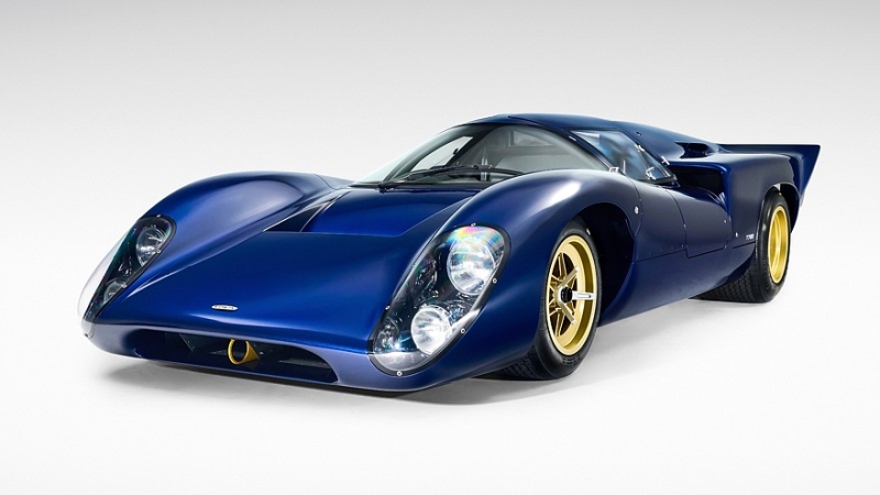 Гоночная легенда 1960-х Lola T70 возродилась в виде крутого заводского рестомода