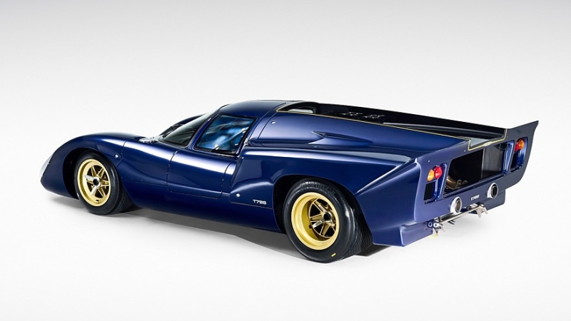 Гоночная легенда 1960-х Lola T70 возродилась в виде крутого заводского рестомода