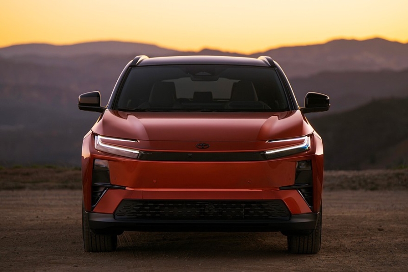 Полноприводный кроссовер Toyota C-HR: дешевле брата Subaru Uncharted в аналогичных версиях