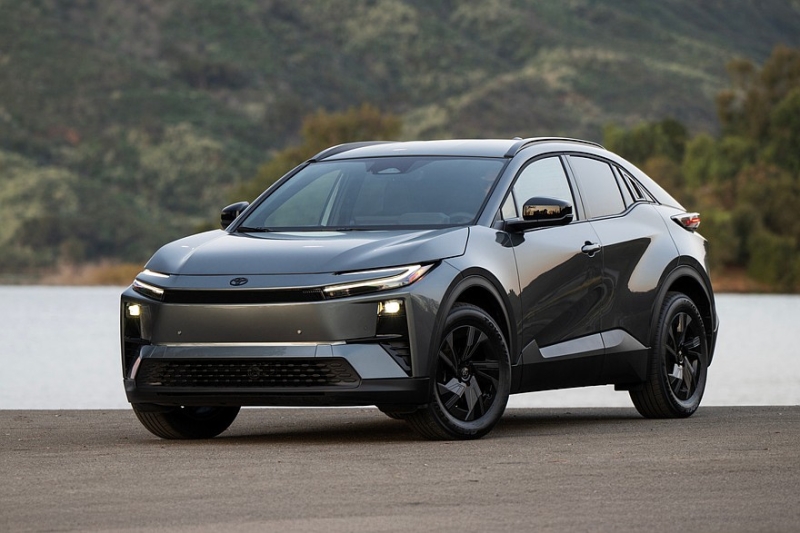 Полноприводный кроссовер Toyota C-HR: дешевле брата Subaru Uncharted в аналогичных версиях