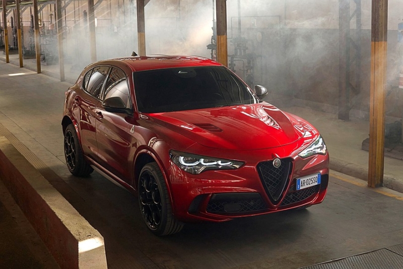 Топовые Alfa Romeo Giulia и Stelvio c V6 обзавелись спецверсиями Collezione
