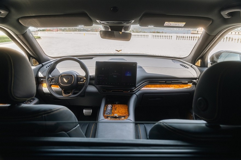 Вьетнамский люкс: компания VinFast анонсировала кроссовер Lac Hong 800S и седан Lac Hong 900S